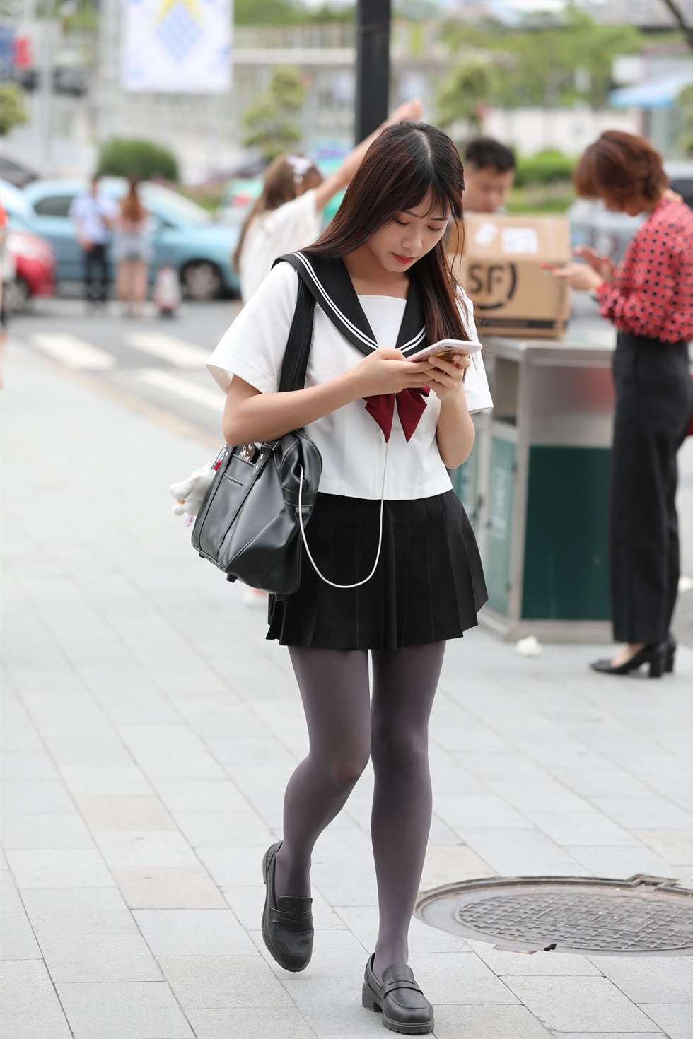 图片[4]-辉辉街拍作品灰色丝袜JK校服美眉-街拍流行馆