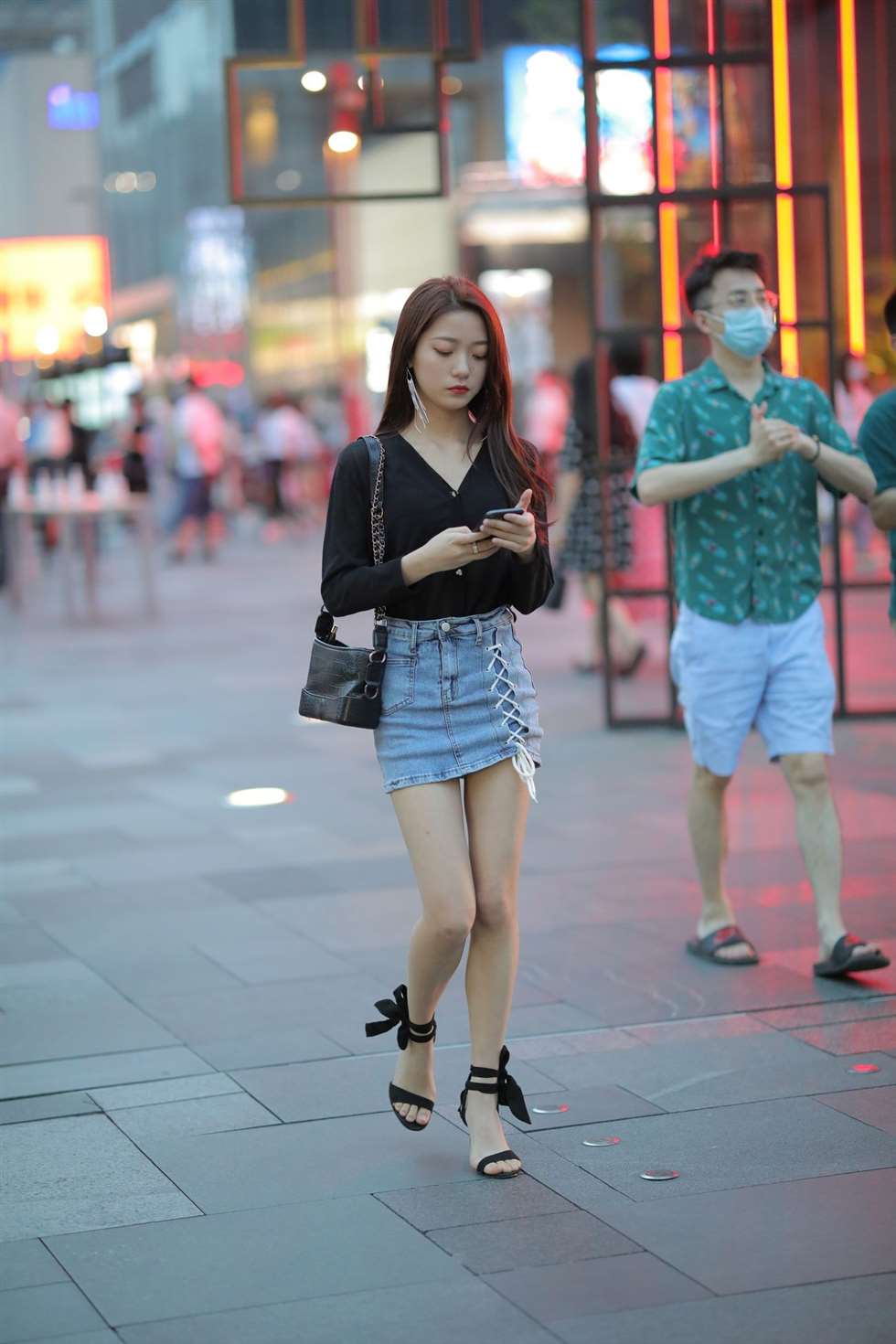 图片[3]-凯恩街拍作品短裙小美女-街拍流行馆