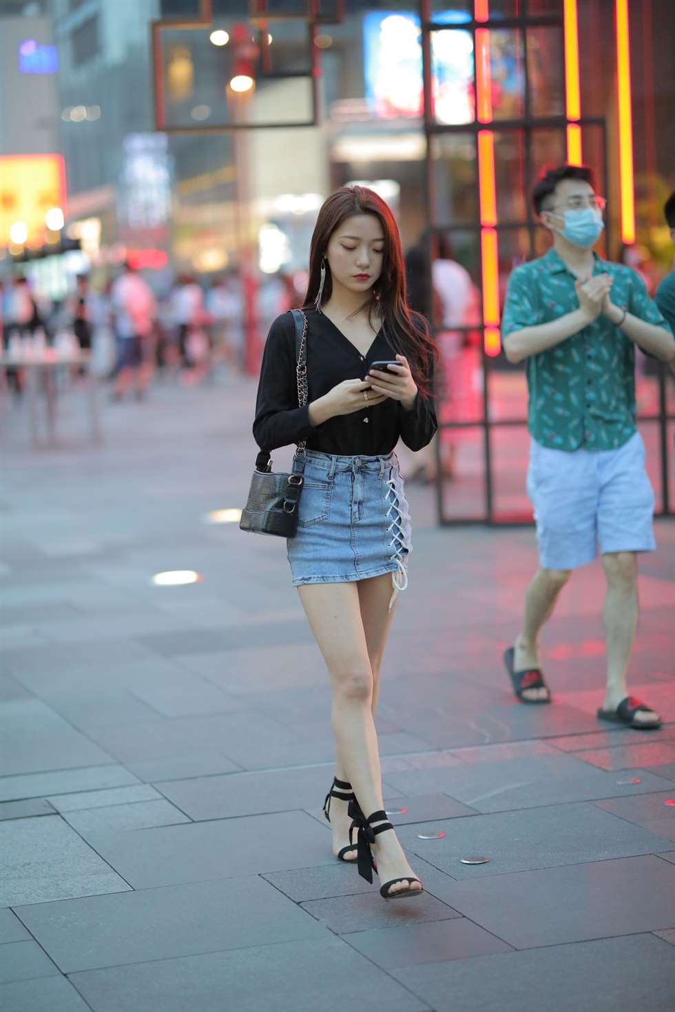 图片[4]-凯恩街拍作品短裙小美女-街拍流行馆