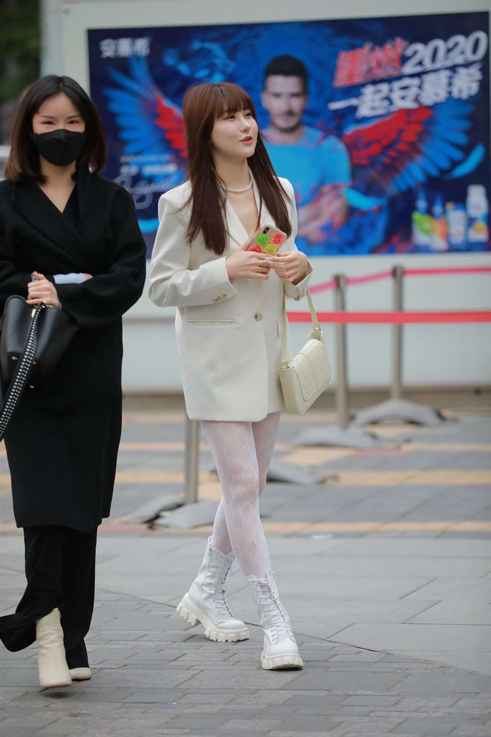 图片[5]-四九城嘎子街拍作品白色蕾丝袜小美女-街拍流行馆
