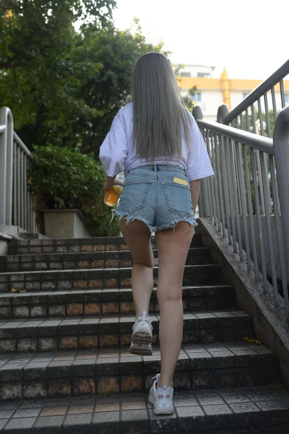 图片[4]-慕容笙街拍作品牛仔热裤小妹-街拍流行馆
