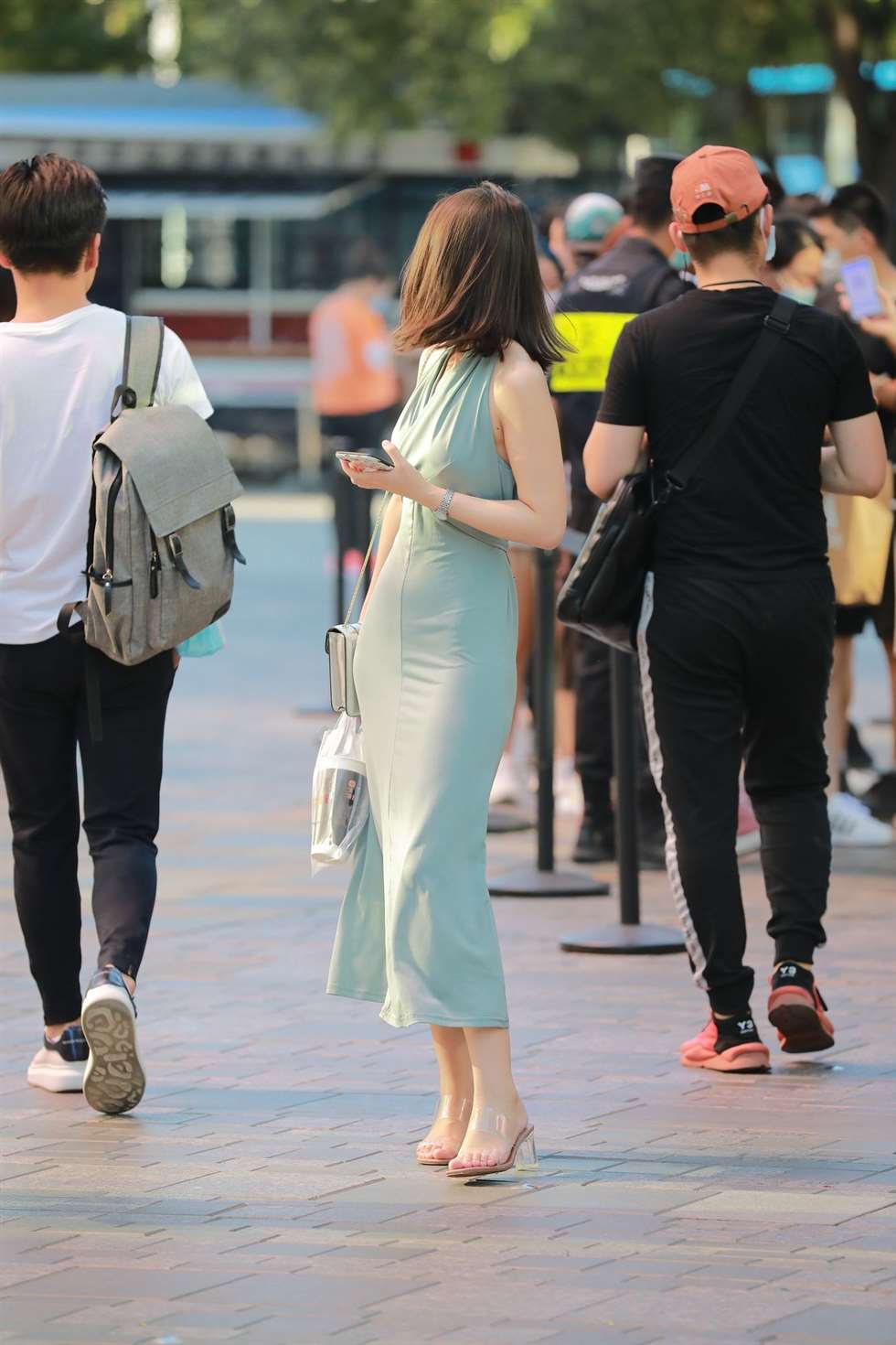 图片[2]-玻璃街拍作品 性感漂亮女友-街拍流行馆