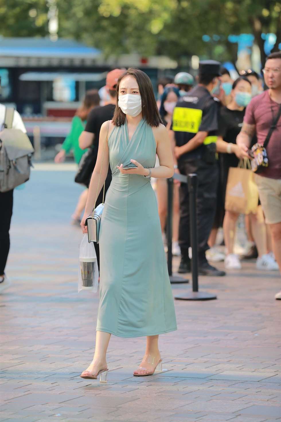 图片[4]-玻璃街拍作品 性感漂亮女友-街拍流行馆