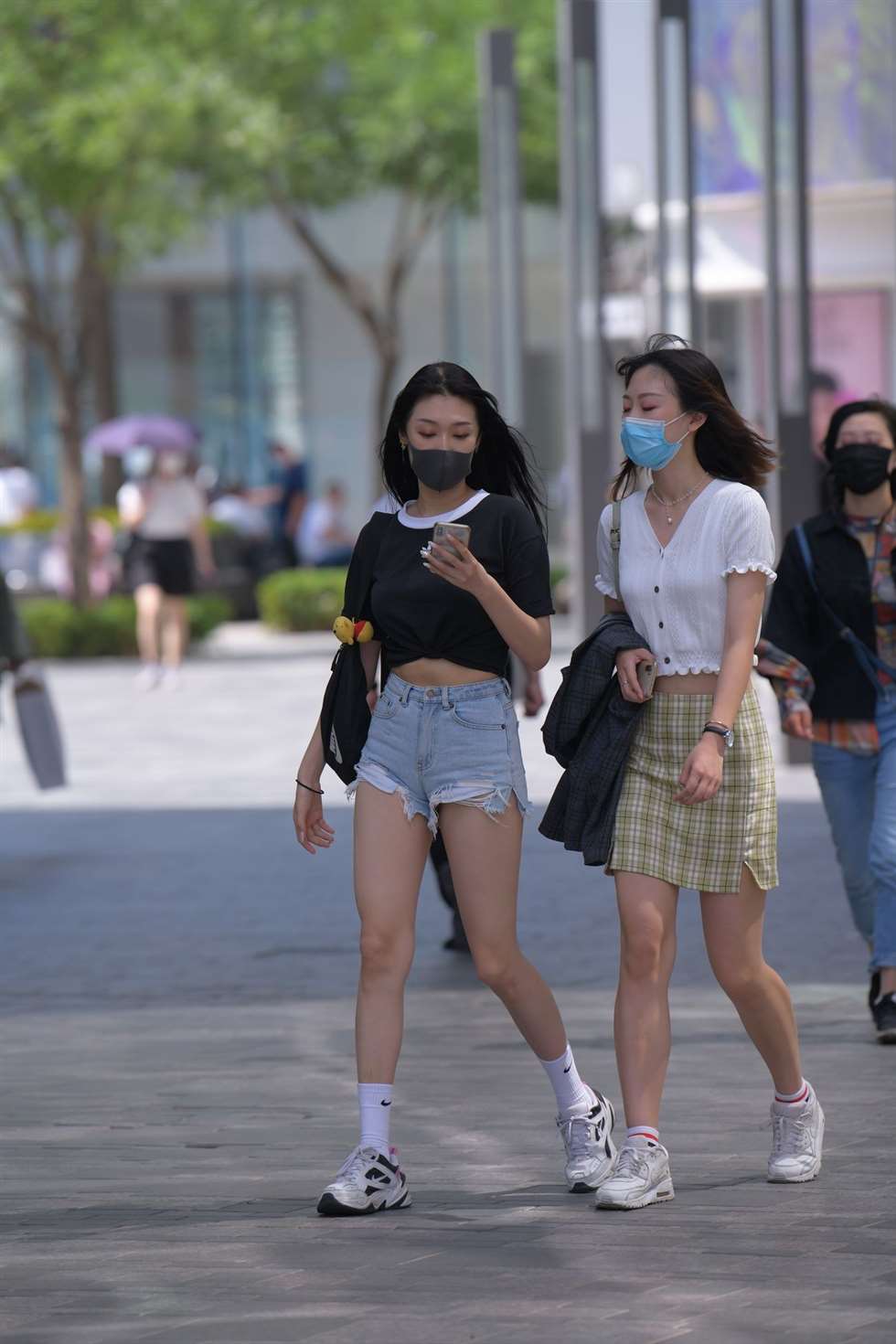 图片[5]-凯恩街拍作品热裤美女-街拍流行馆