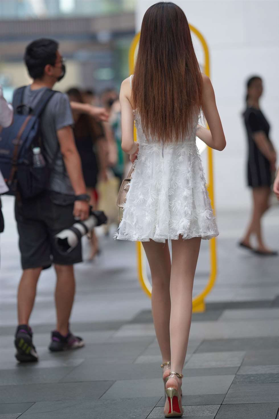 图片[1]-牛男街拍白长直小仙女好美的腿-街拍流行馆
