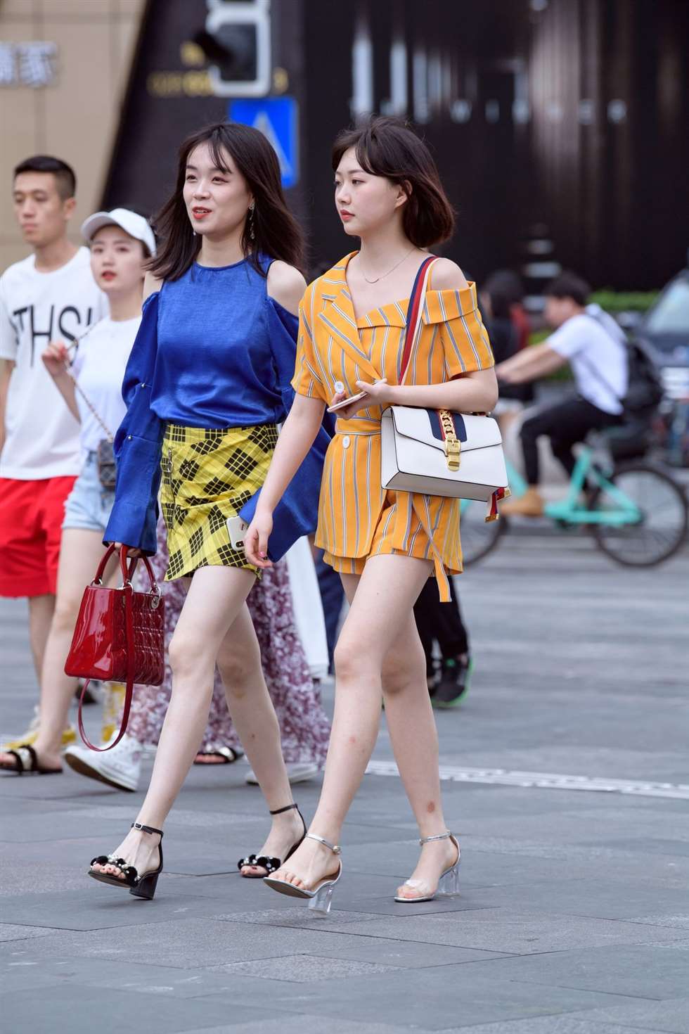 图片[2]-久久街拍作品靓丽长腿美女-街拍流行馆
