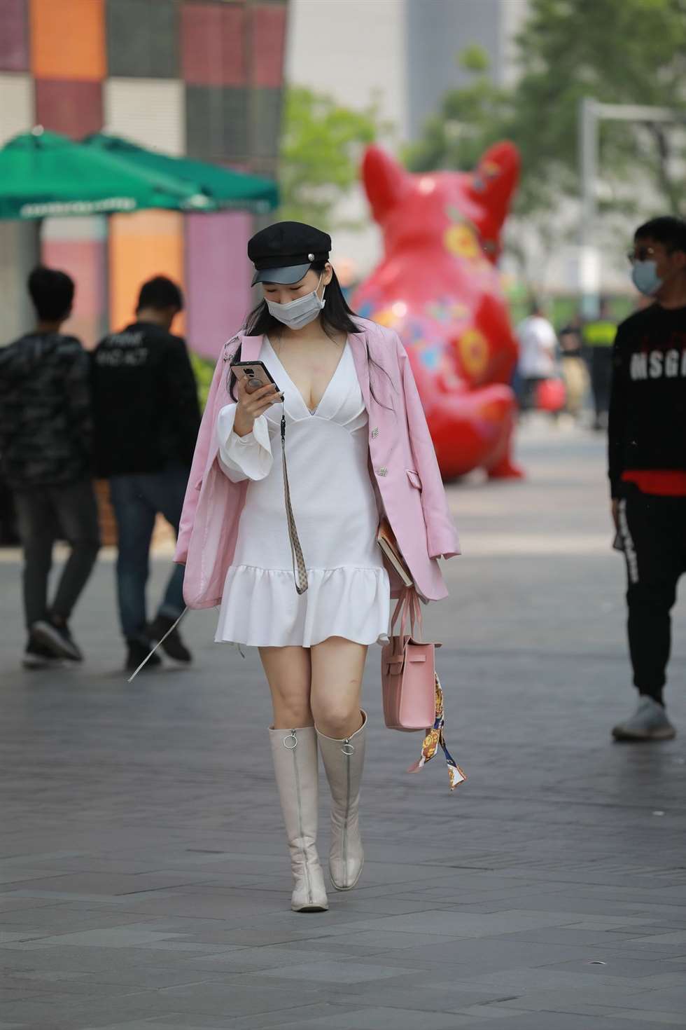 图片[2]-四九城嘎子街拍作品性感美女一天两套服装-街拍流行馆