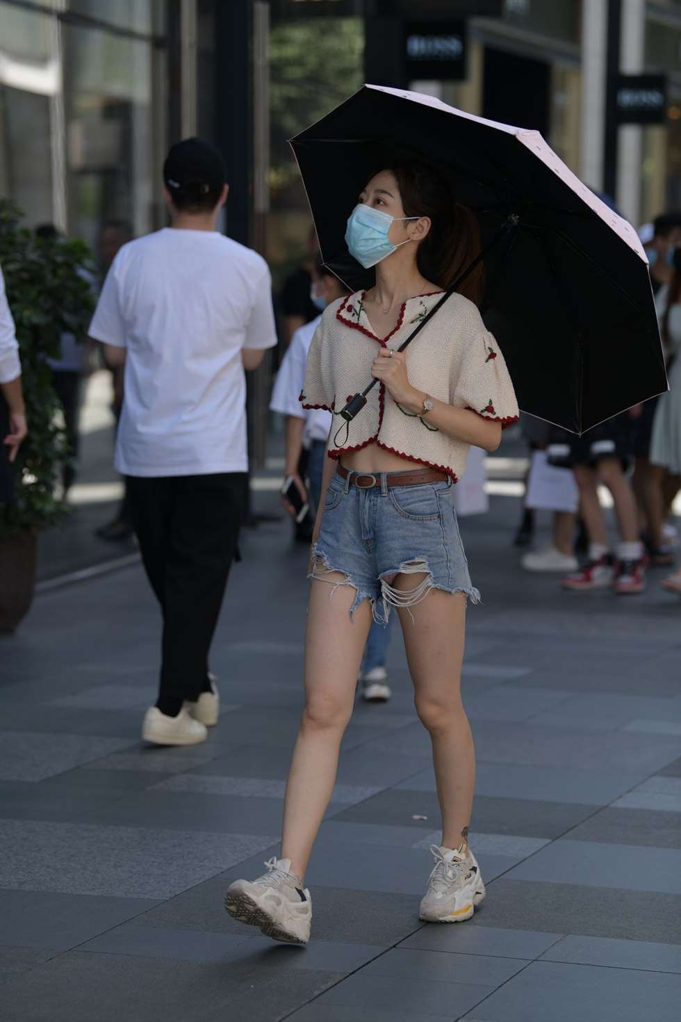 图片[4]-摄神街拍作品夏日热裤美眉-街拍流行馆