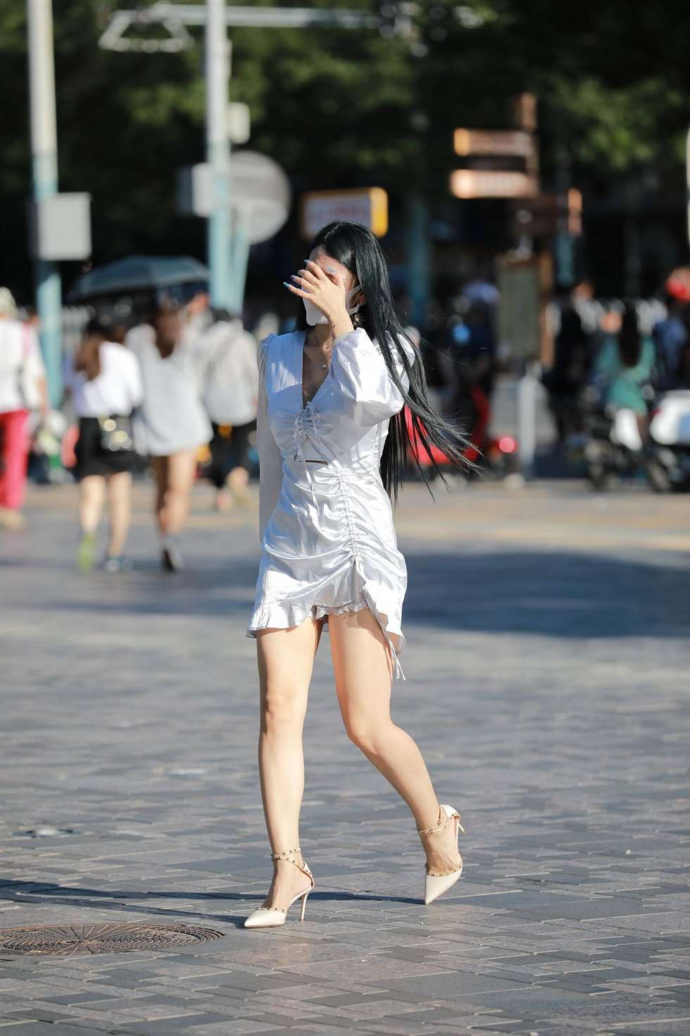 图片[2]-四九城嘎子街拍作品长腿高跟女闺蜜-街拍流行馆