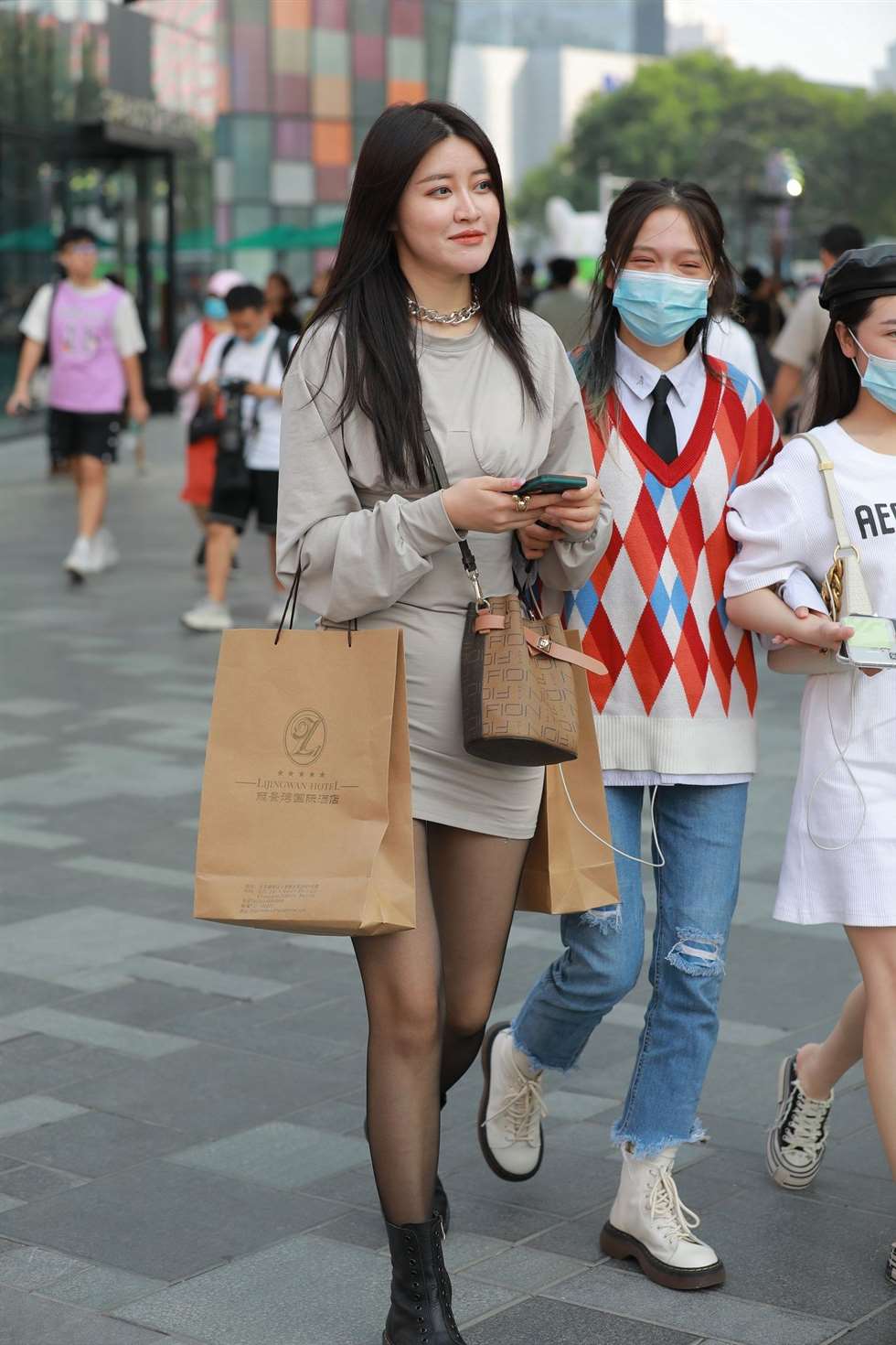 图片[3]-四九城嘎子街拍作品黑丝包臀裙小姐姐-街拍流行馆
