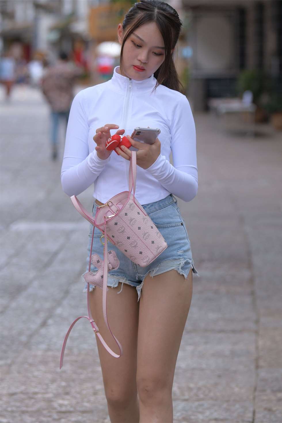 图片[1]-红石大理旅拍第六篇热裤小妹-街拍流行馆