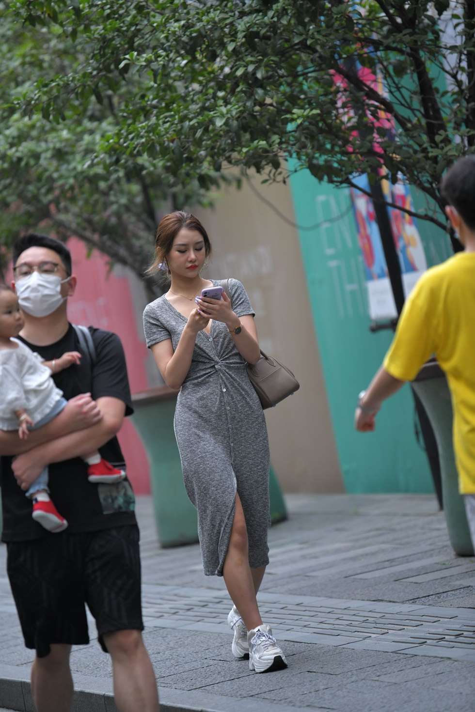 图片[2]-咔喳街拍作品迎面走来-街拍流行馆