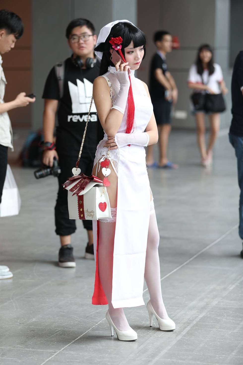 图片[4]-辉辉街拍作品极品高开衩旗袍白色丝袜美腿美眉-街拍流行馆