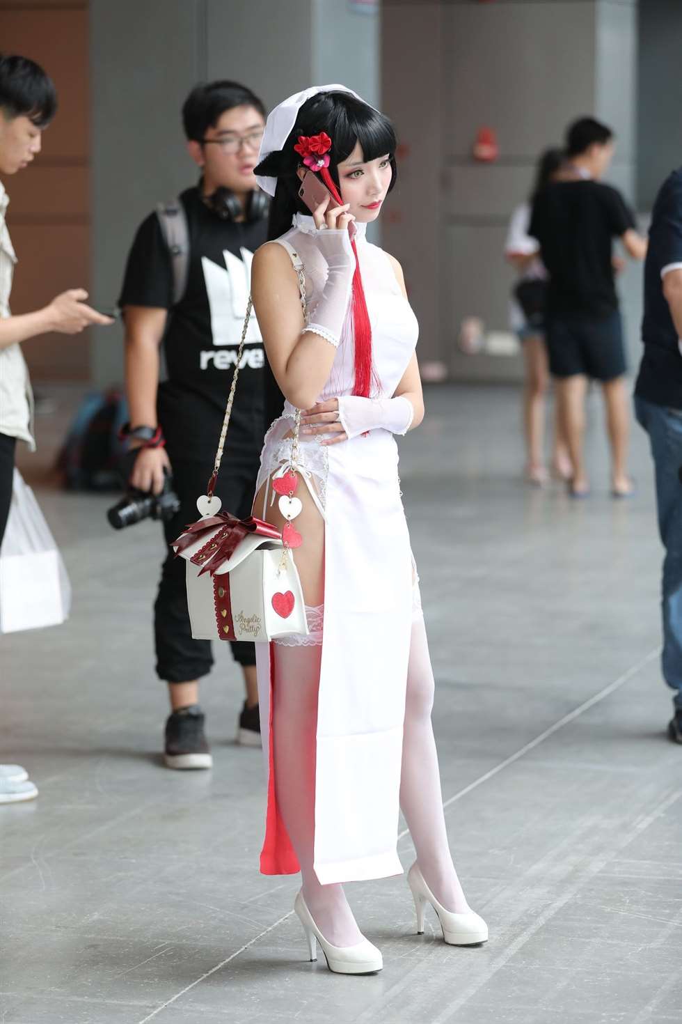 图片[2]-辉辉街拍作品极品高开衩旗袍白色丝袜美腿美眉-街拍流行馆