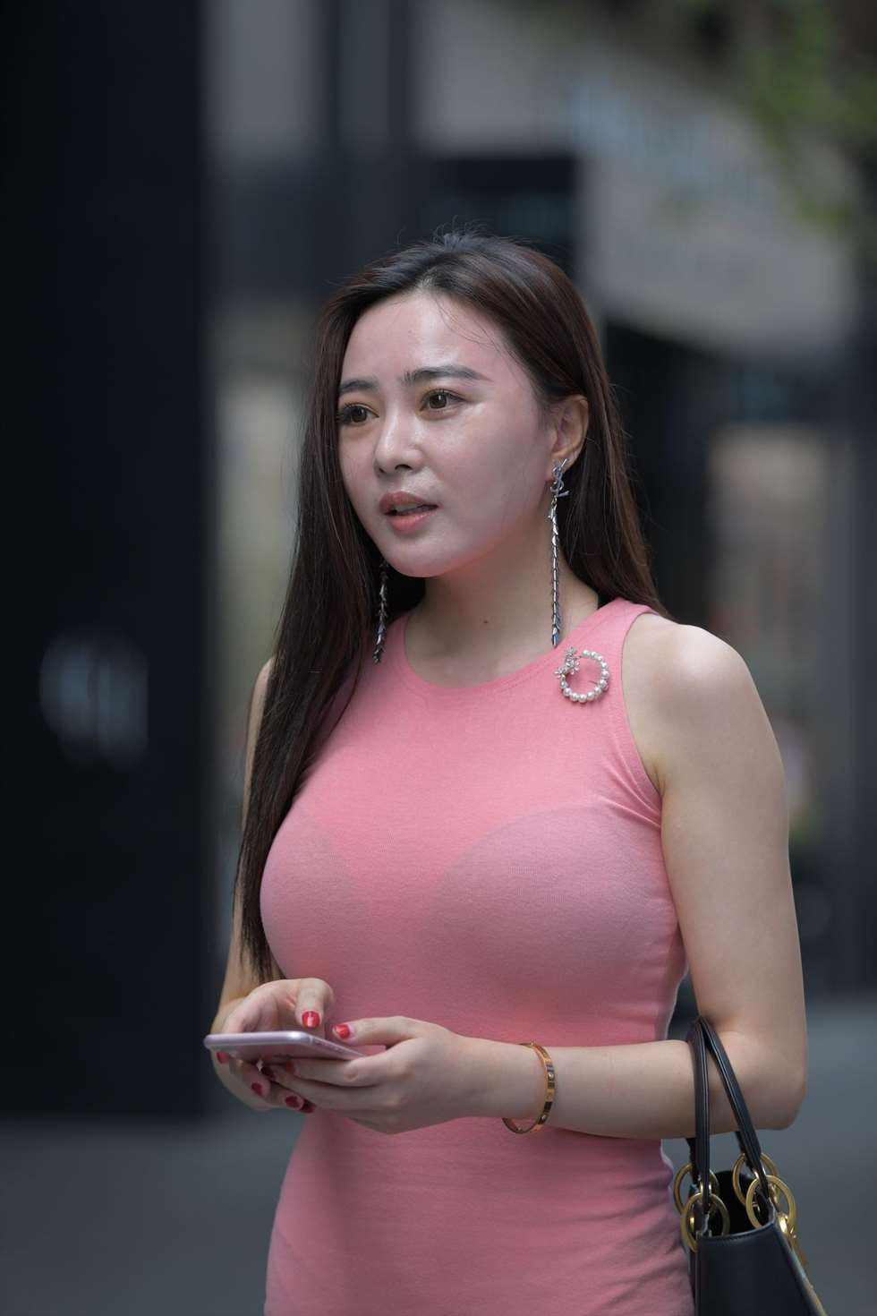 图片[5]-魂魂街拍作品韵味十足的粉色包臀裙美少妇-街拍流行馆