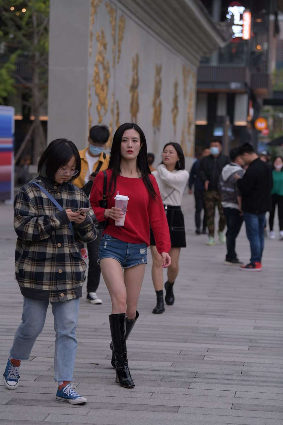 图片[4]-视觉冲击街拍作品美腿热裤-街拍流行馆