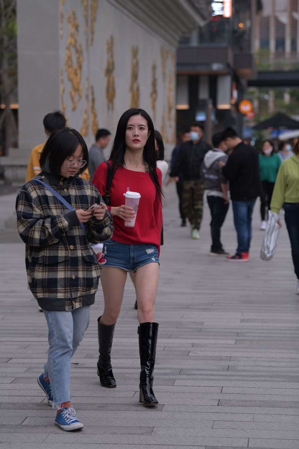 图片[5]-视觉冲击街拍作品美腿热裤-街拍流行馆