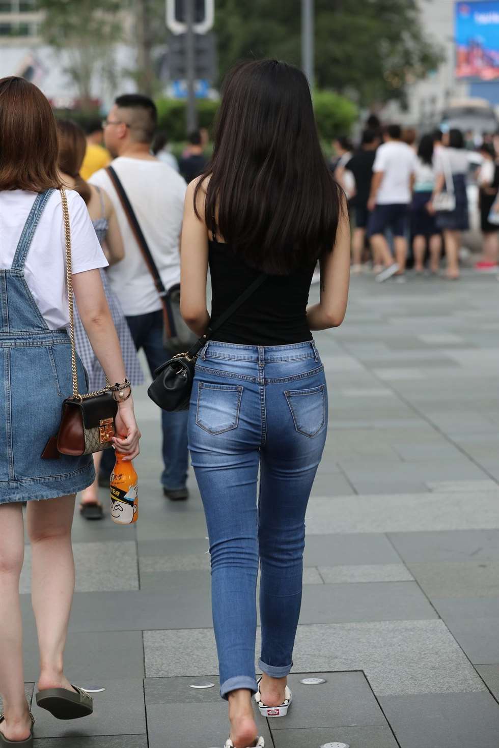 图片[3]-辉辉街拍作品牛仔裤高叉衣美女小姐姐-街拍流行馆