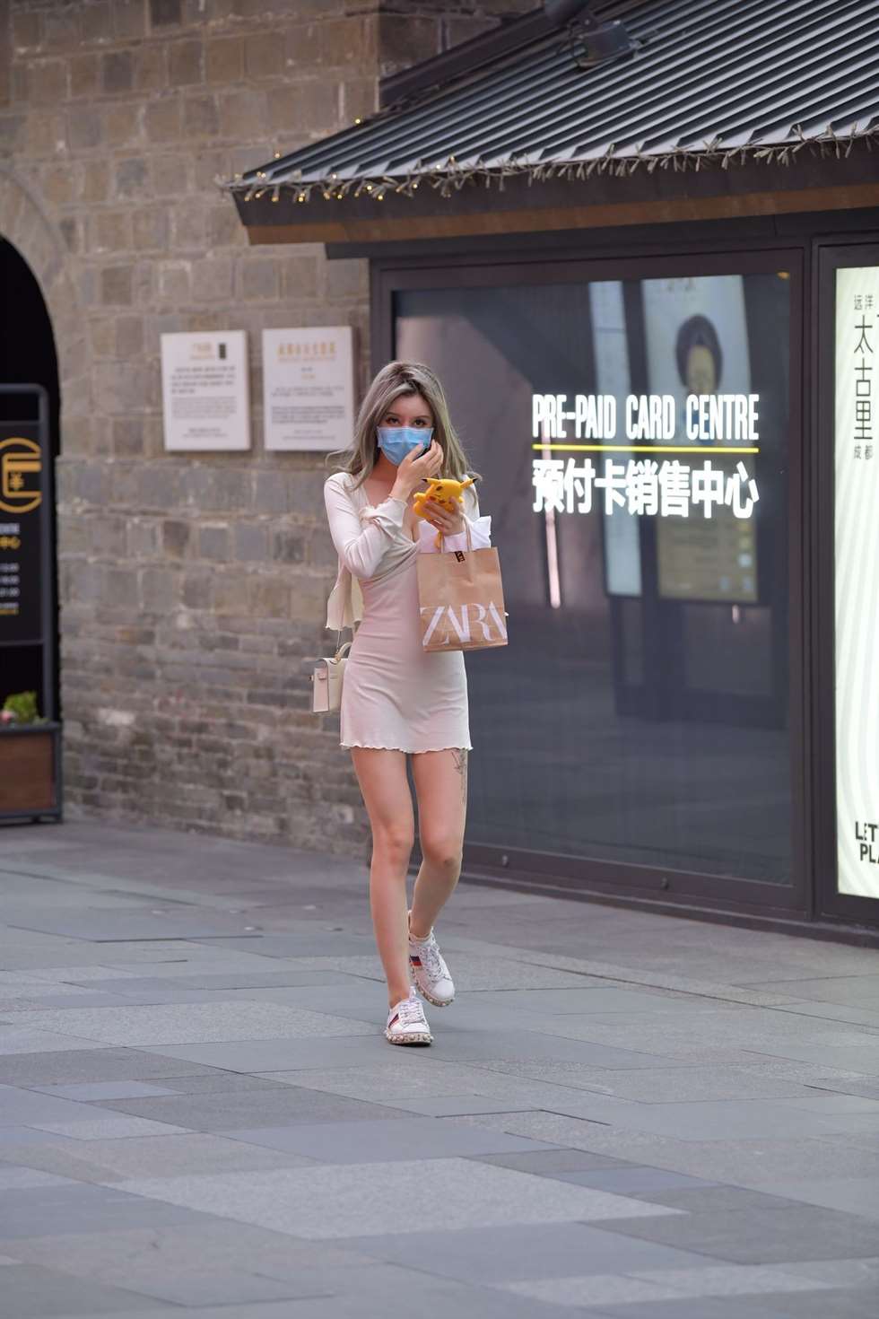 图片[3]-视觉冲击街拍作品黄昏下的性感小姐姐-街拍流行馆