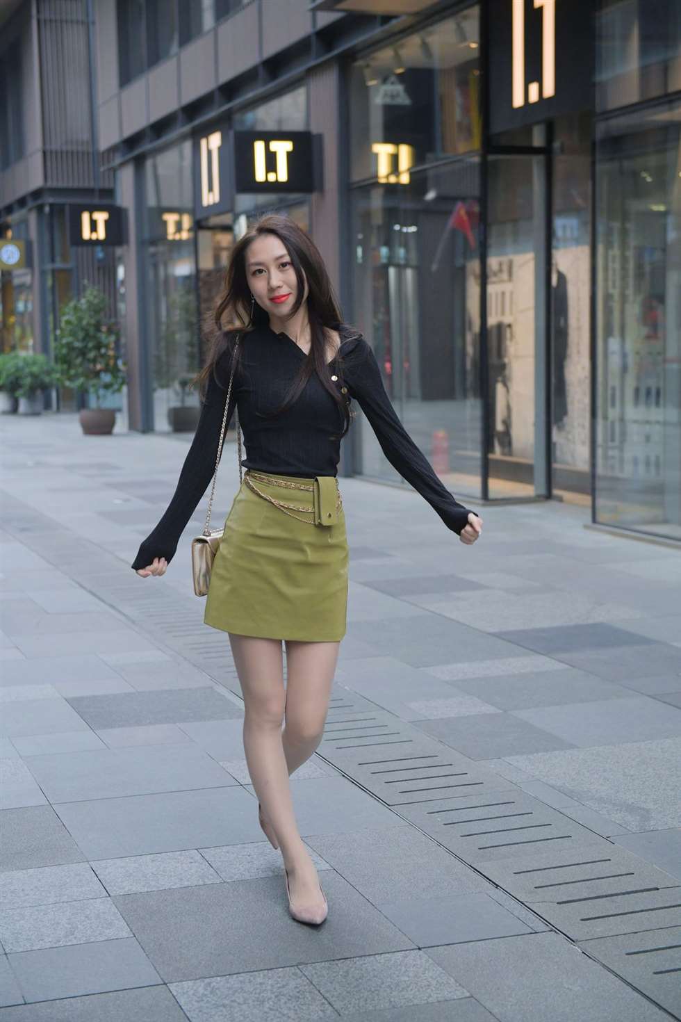 图片[3]-摄神街拍作品偶遇美腿肉丝小姐姐-街拍流行馆