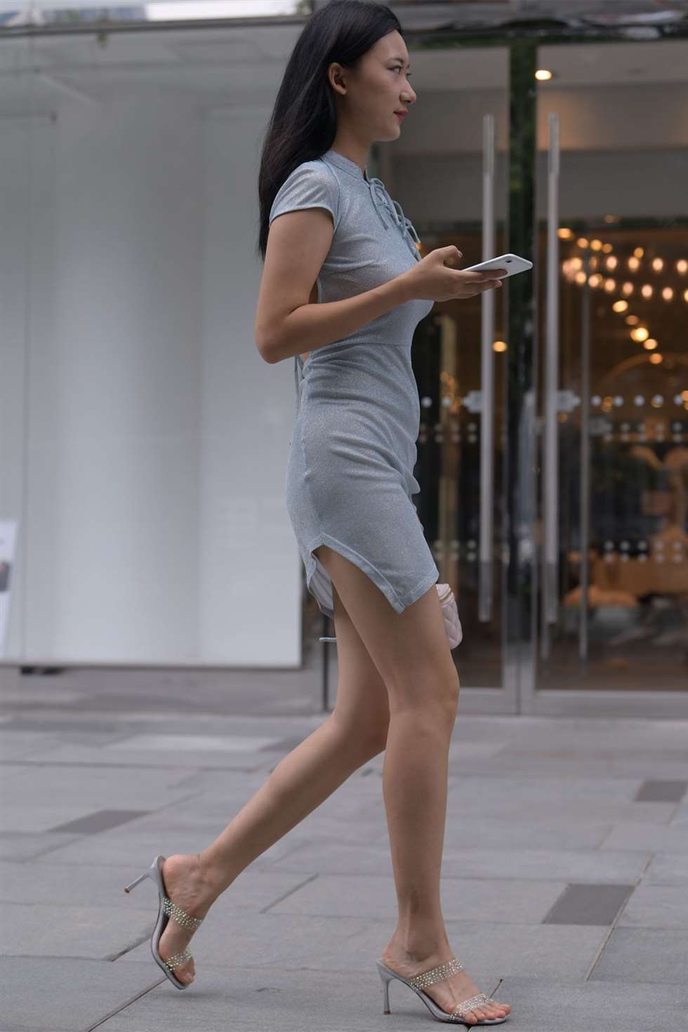 图片[1]-一始街拍作品蓝裙美女-街拍流行馆