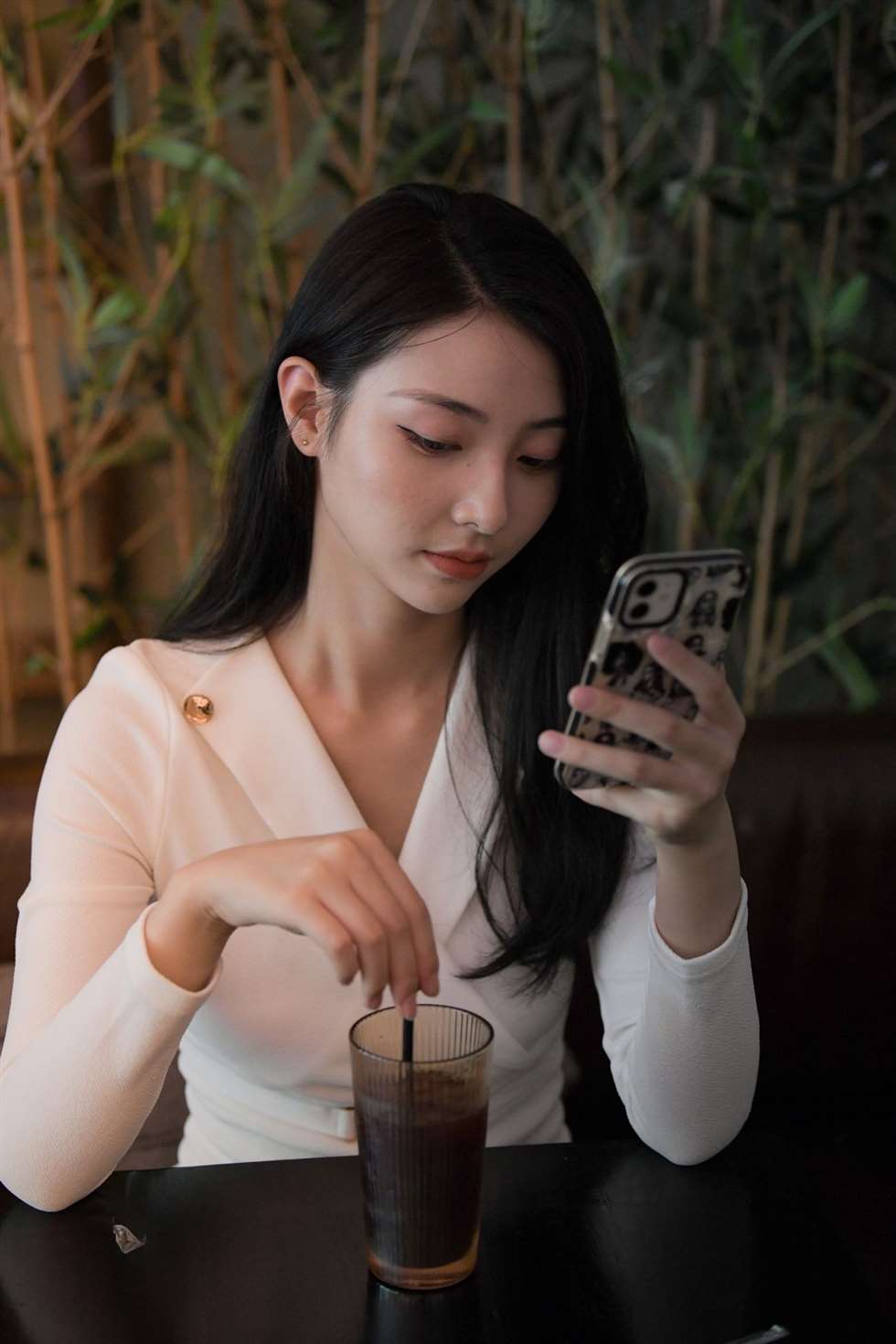 图片[4]-一只麋鹿摄影作品白色制服美女-街拍流行馆