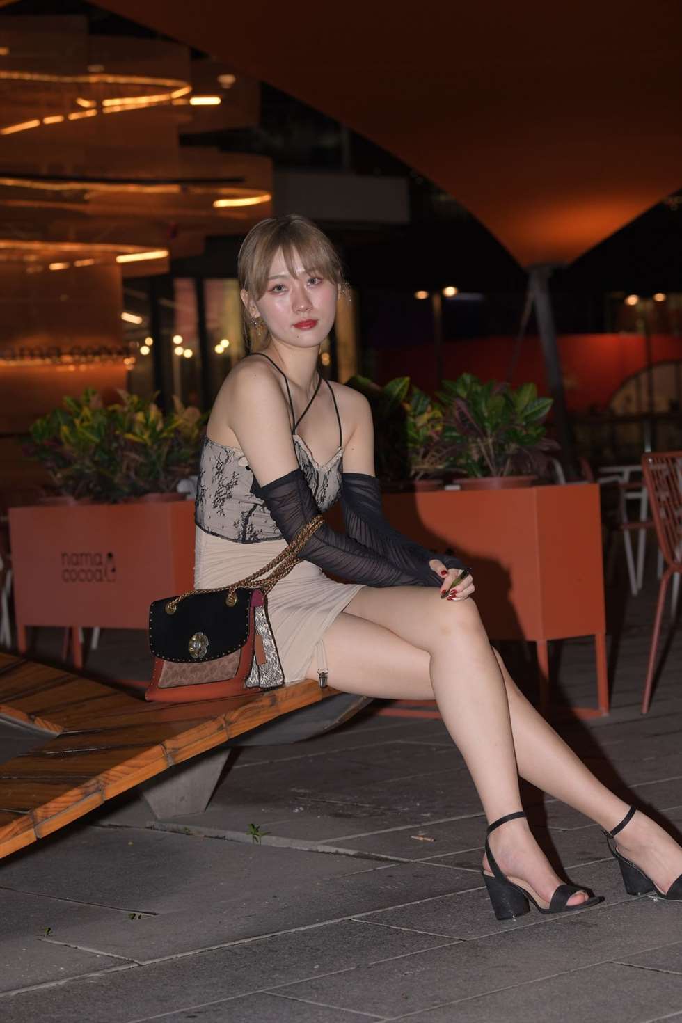 图片[5]-一只麋鹿摄影作品肉色包臀裙美女-街拍流行馆