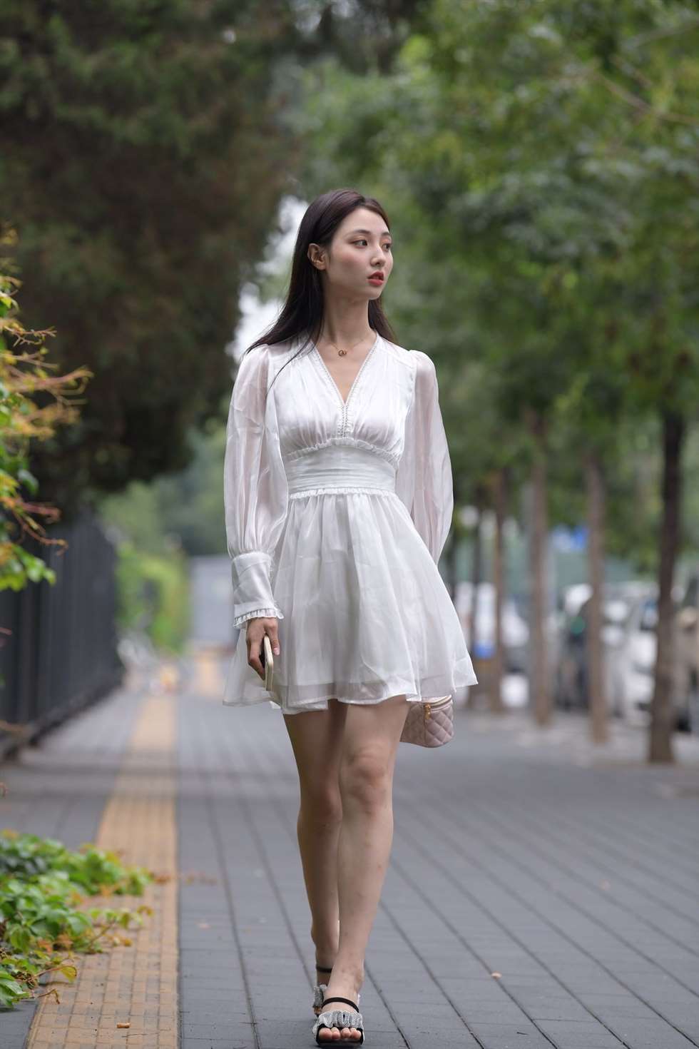 图片[4]-一始街拍作品白裙美女-街拍流行馆