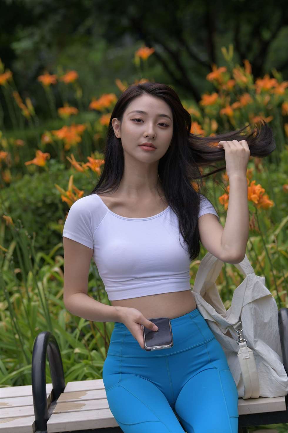 图片[3]-一只麋鹿摄影作品蓝色瑜伽裤美女-街拍流行馆