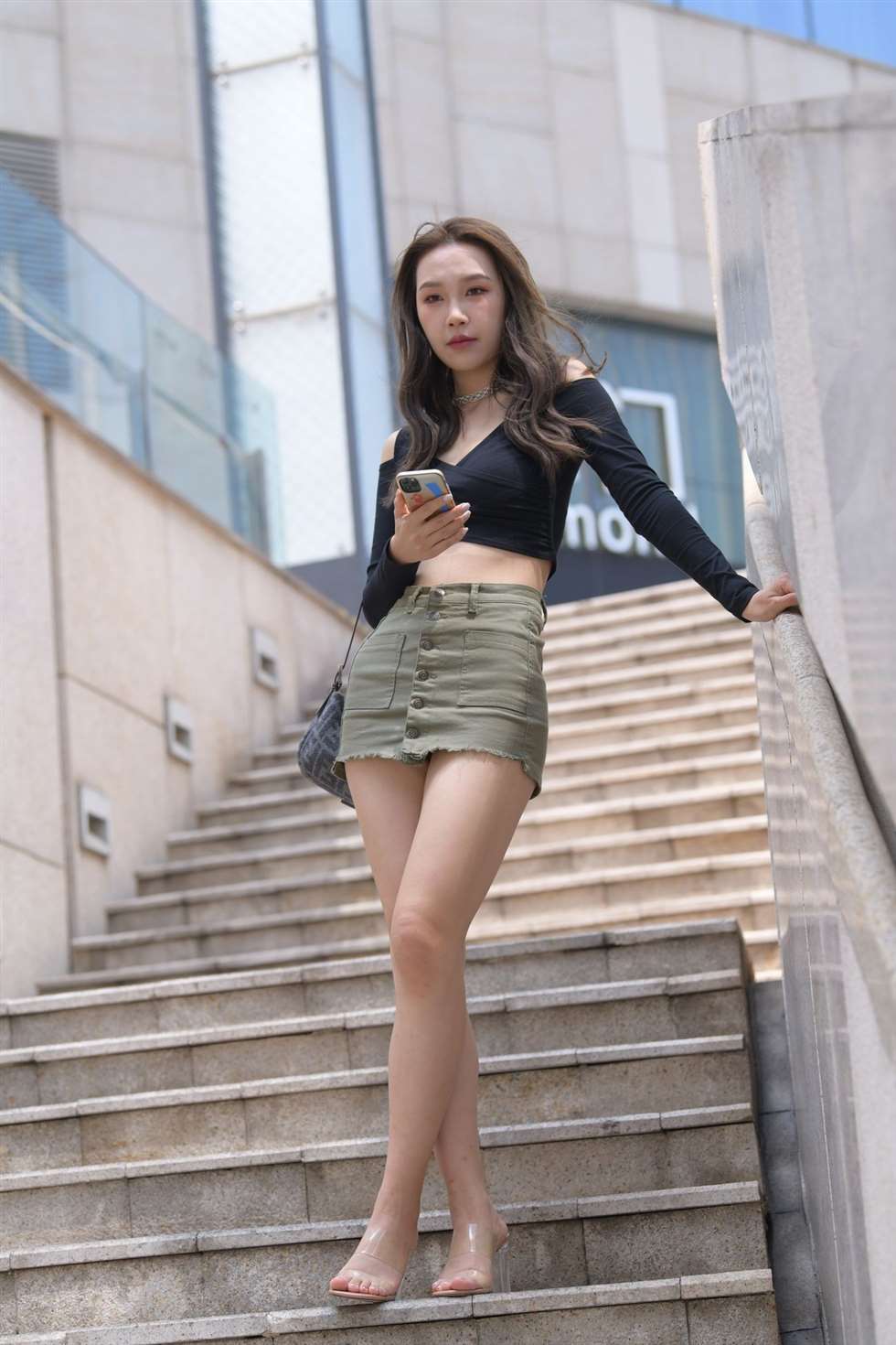 图片[3]-一始街拍作品绿色短裙女孩-街拍流行馆