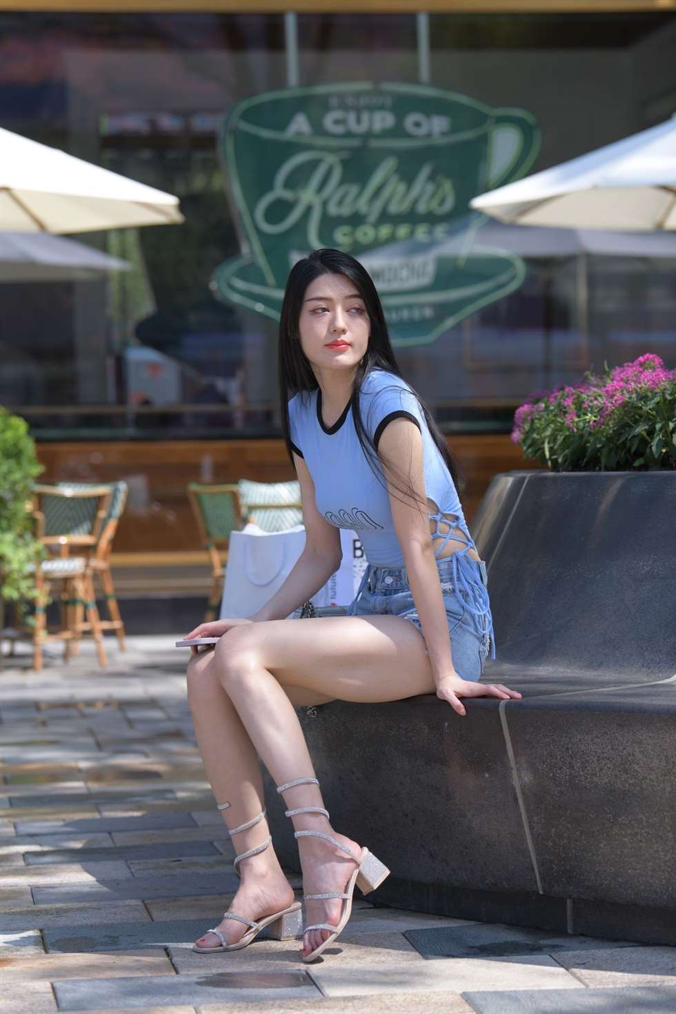 图片[4]-一只麋鹿摄影作品蓝色牛仔热裤美女-街拍流行馆