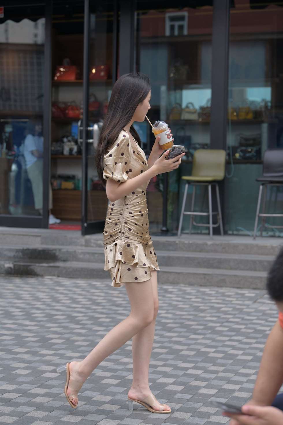 图片[5]-一只麋鹿摄影作品 斑点包臀裙长腿美女-街拍流行馆