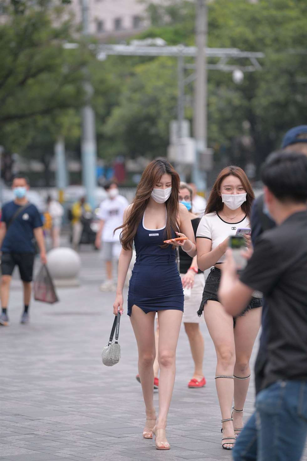 图片[3]-请自动忽略旁边那个穿热裤的女人-街拍流行馆