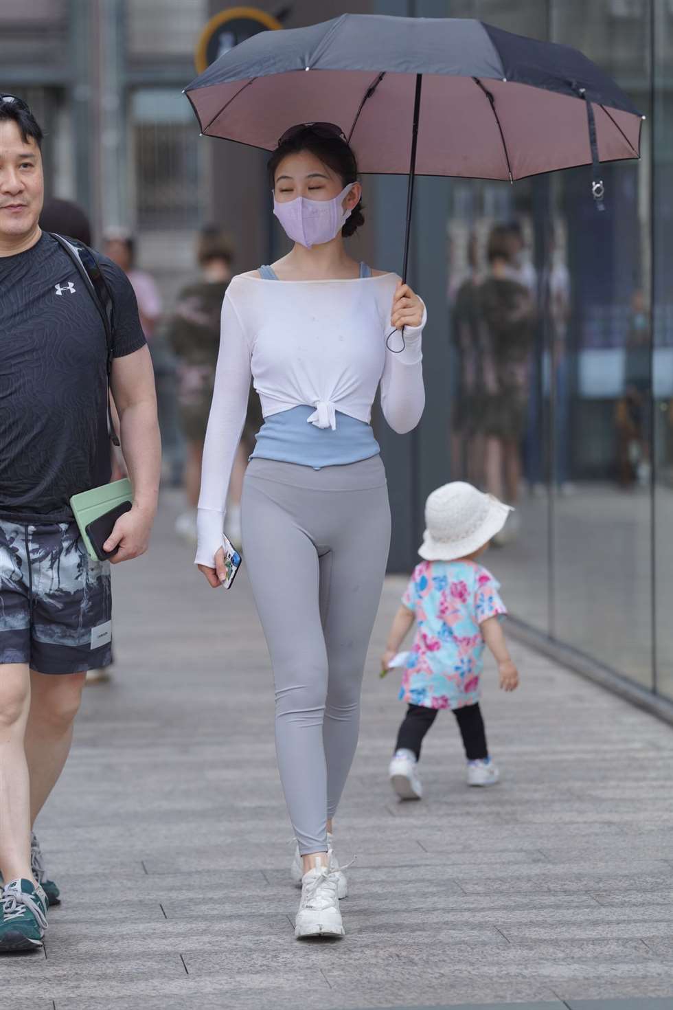 图片[5]-灰色瑜伽裤美妇-街拍流行馆