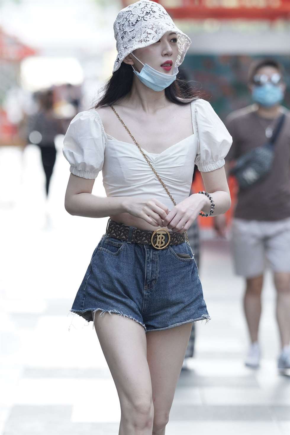 图片[1]-街拍很白的妹子-街拍流行馆