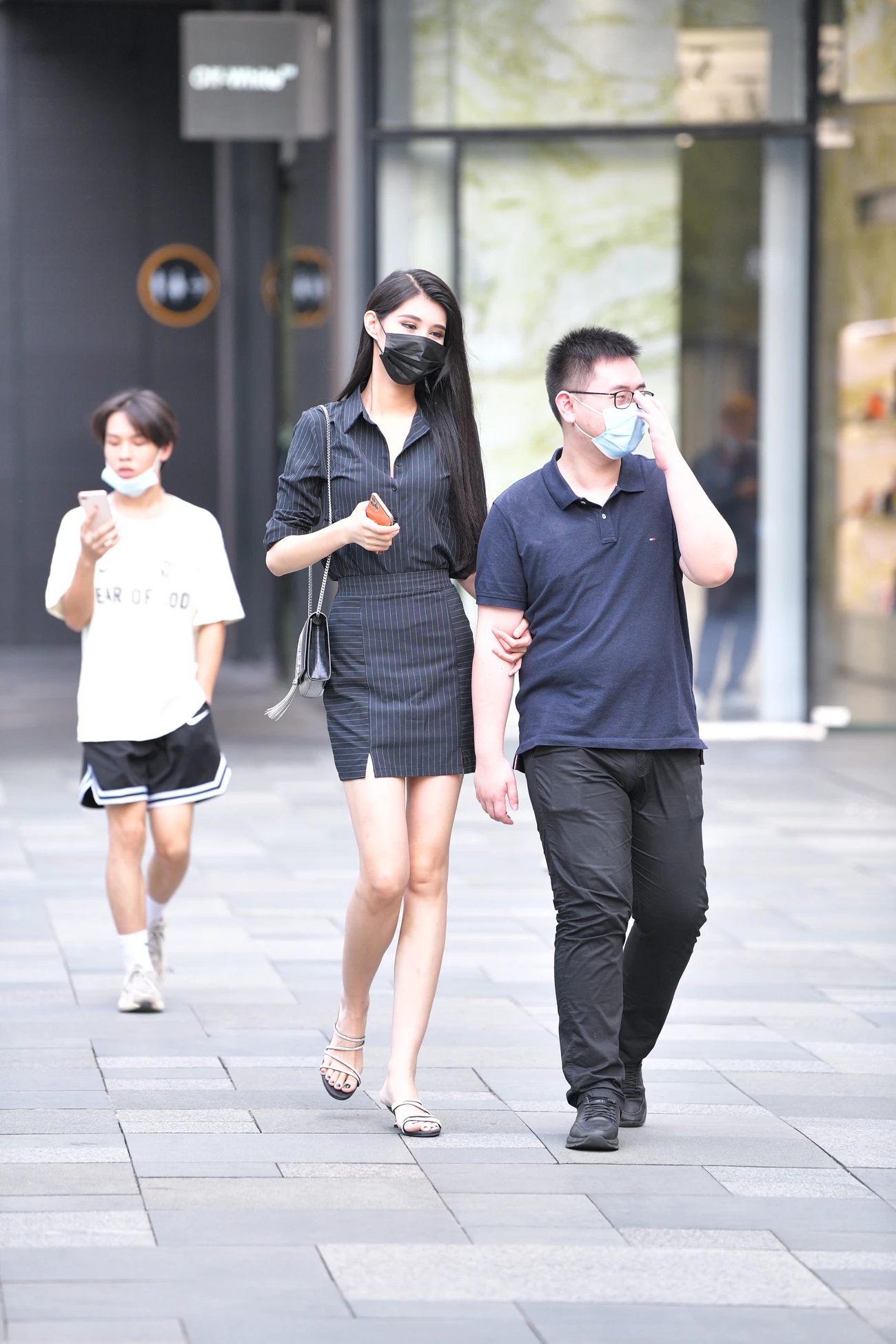 图片[2]-高桃黑裙模特 葛征的日常-街拍流行馆