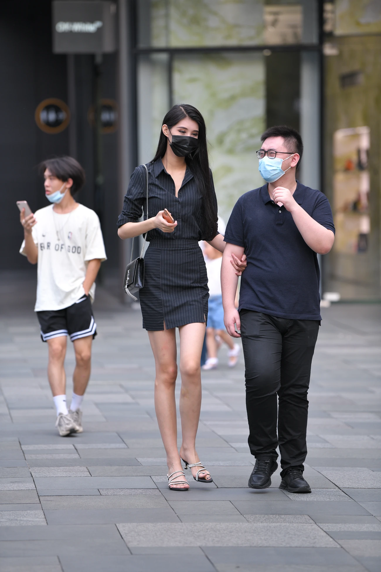 图片[3]-高桃黑裙模特 葛征的日常-街拍流行馆