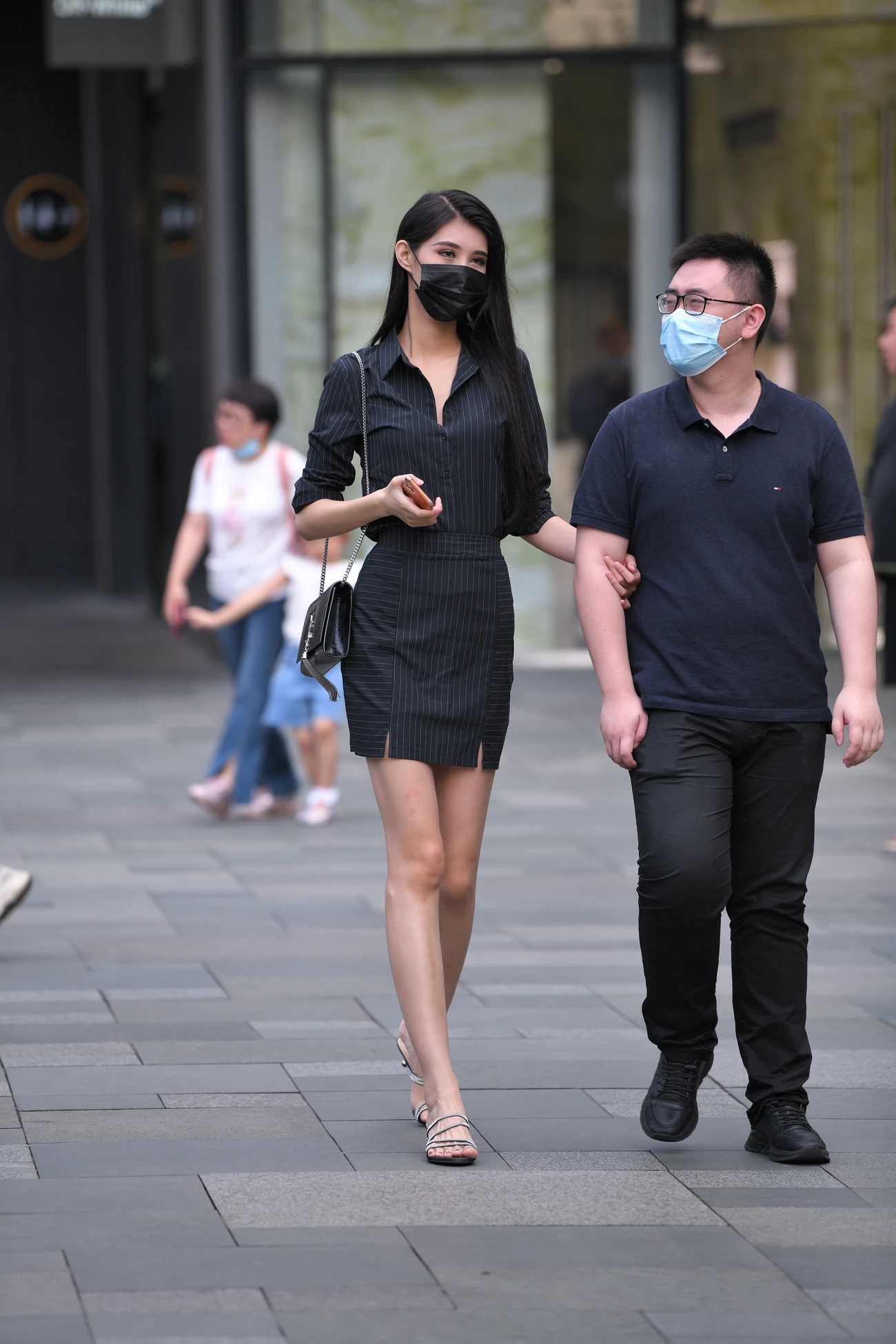 图片[4]-高桃黑裙模特 葛征的日常-街拍流行馆