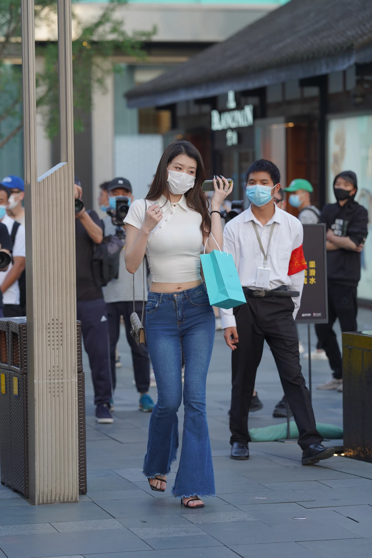 图片[2]-街拍牛仔裤长腿美女-街拍流行馆