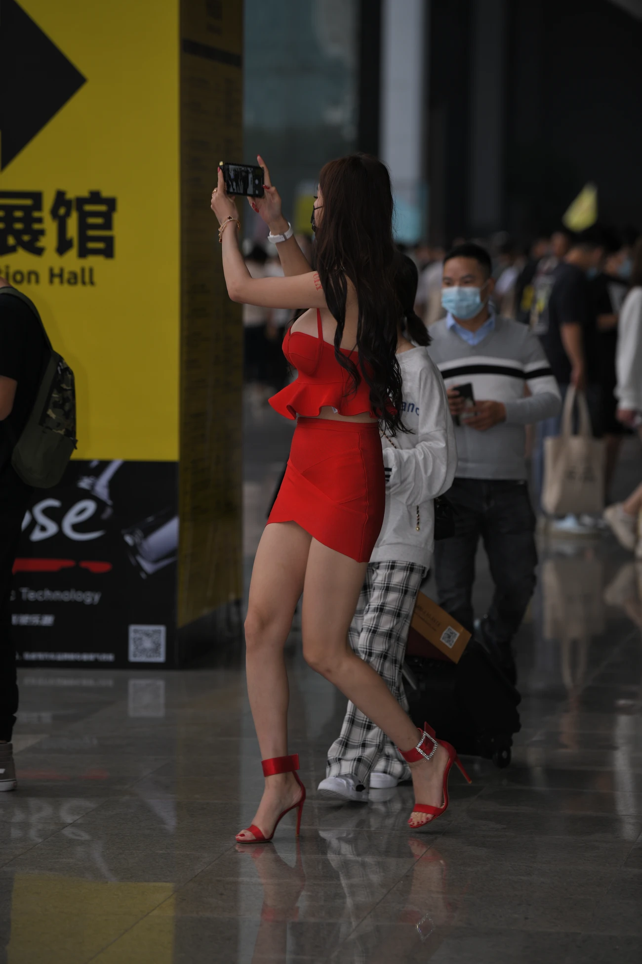 图片[3]-包臀裙高跟美女-街拍流行馆