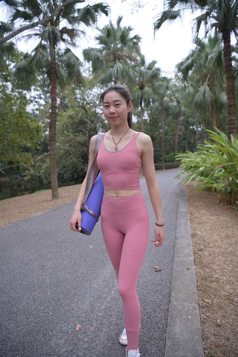 图片[5]-[街拍精选]粉色瑜伽紧身裤少妇静水流深第二季-街拍流行馆