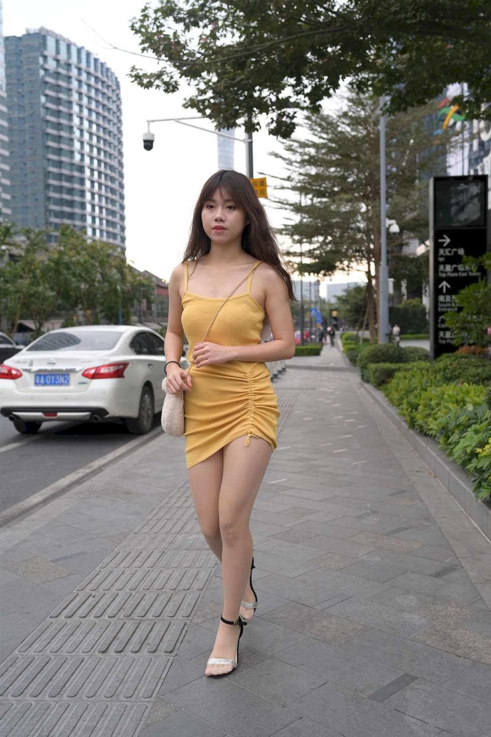 图片[4]-[街拍精选]黄色短裙肉丝高跟美腿妹子-街拍流行馆