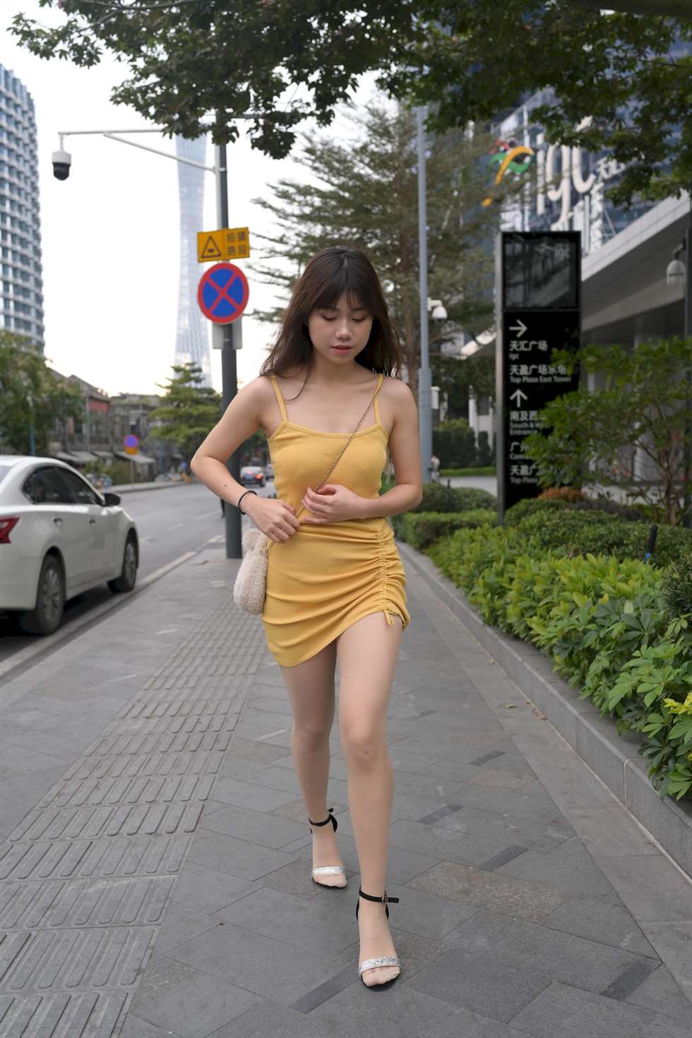 图片[3]-[街拍精选]黄色短裙肉丝高跟美腿妹子-街拍流行馆