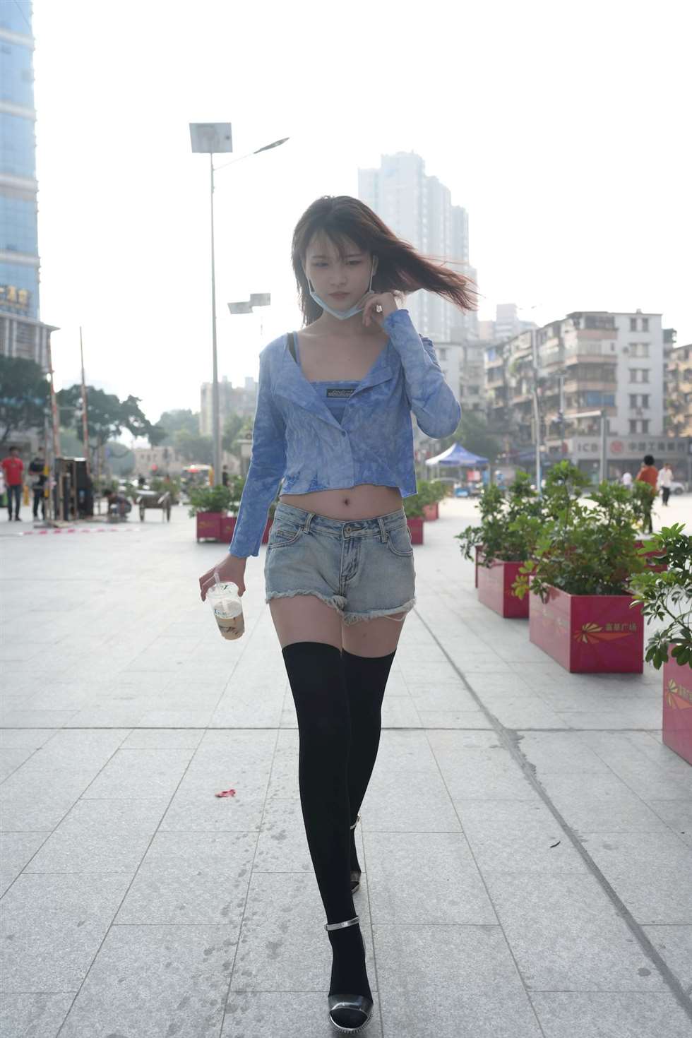 图片[3]-程生街拍长筒袜女孩-街拍流行馆