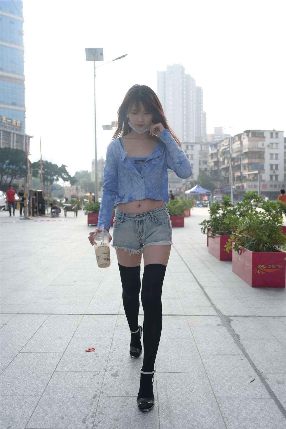 图片[2]-程生街拍长筒袜女孩-街拍流行馆