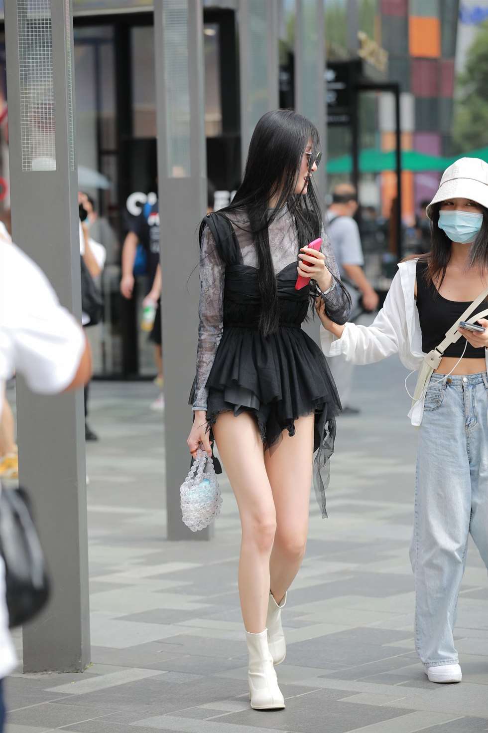 图片[5]-四九城嘎子街拍作品性感热裤美腿小姐姐-街拍流行馆