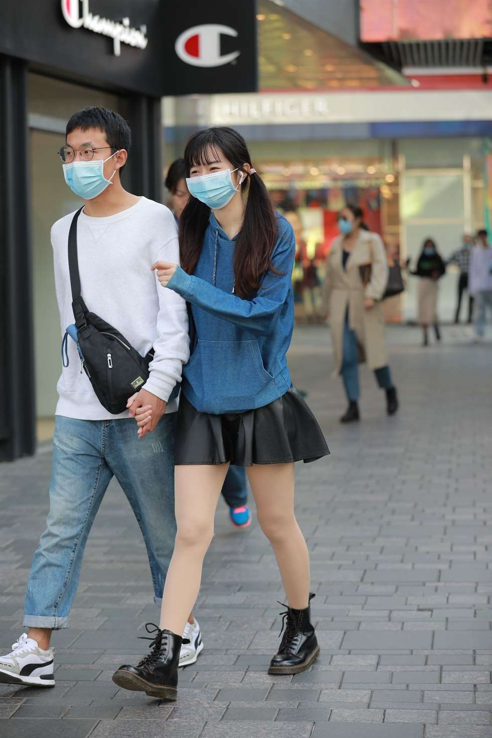 图片[5]-四九城嘎子街拍作品皮裙肉丝女友-街拍流行馆