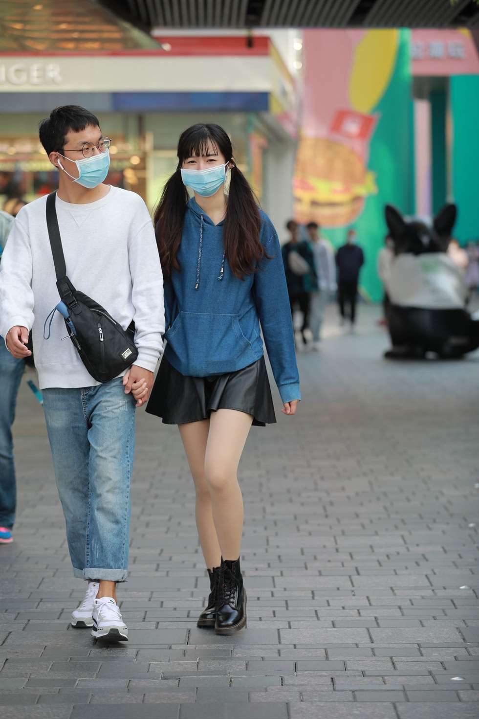 图片[4]-四九城嘎子街拍作品皮裙肉丝女友-街拍流行馆