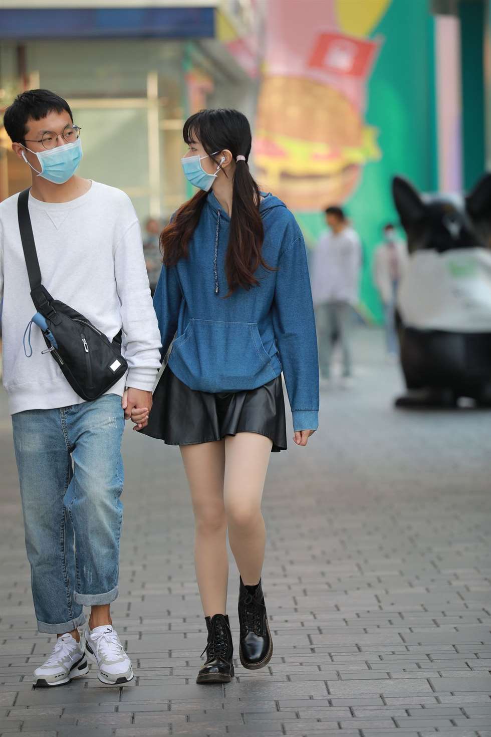 图片[2]-四九城嘎子街拍作品皮裙肉丝女友-街拍流行馆