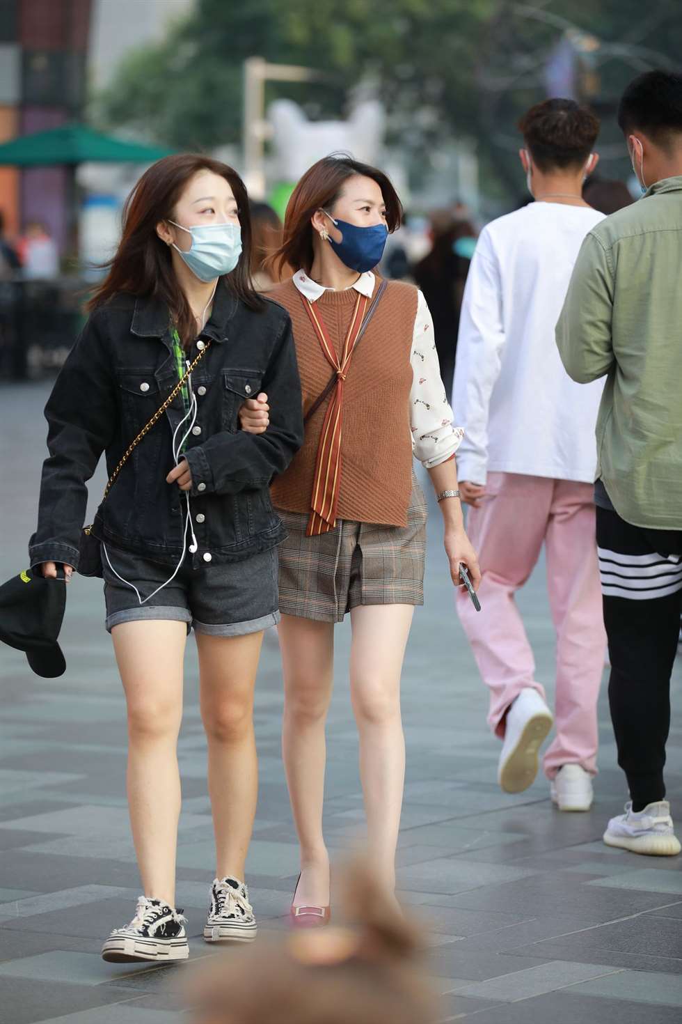 图片[2]-四九城嘎子街拍作品肉丝高跟少妇-街拍流行馆